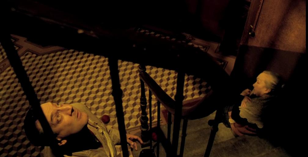 一部人吃人的荒诞喜剧，进了法国孙二娘的黑店，吃与被吃你没得选