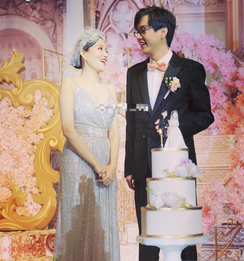 王思聪送酒神的劳斯莱斯是哪款,酒神王思聪婚礼送劳斯莱斯