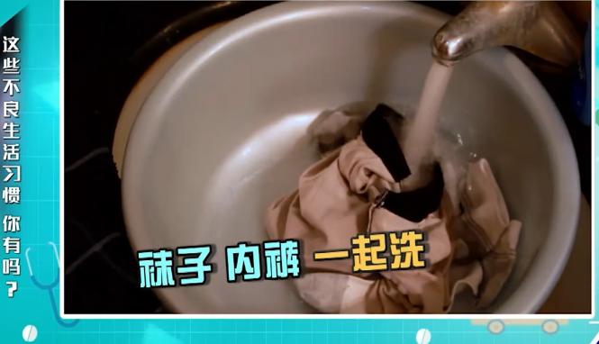 脚臭跟袜子有关系还是跟鞋有关系,脚气导致外阴瘙痒会有问题么