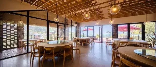 德清最高峰上的云端民宿，躺在离星空最近的床上