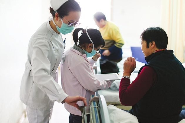 脑中风和中风是一样的吗能治好吗,老人出现中风的前兆该怎么办