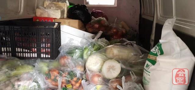 刘寨街道：定时定点配送！保障“米袋子”“菜篮子”充足