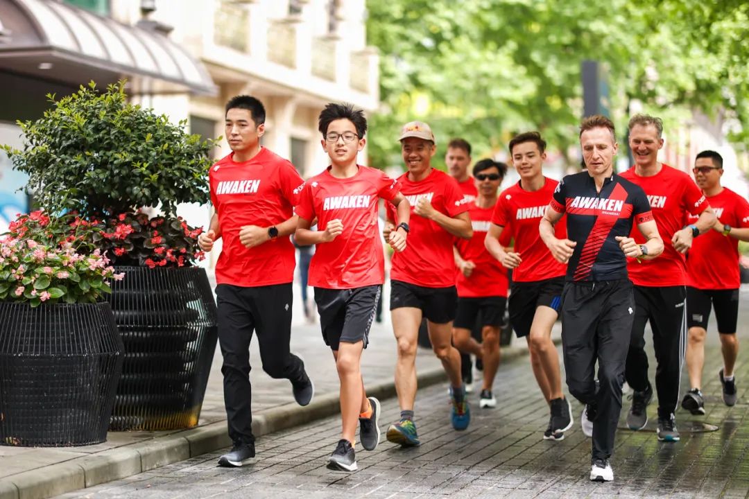 阿迪耐克全球营业额,耐克阿迪最近如何