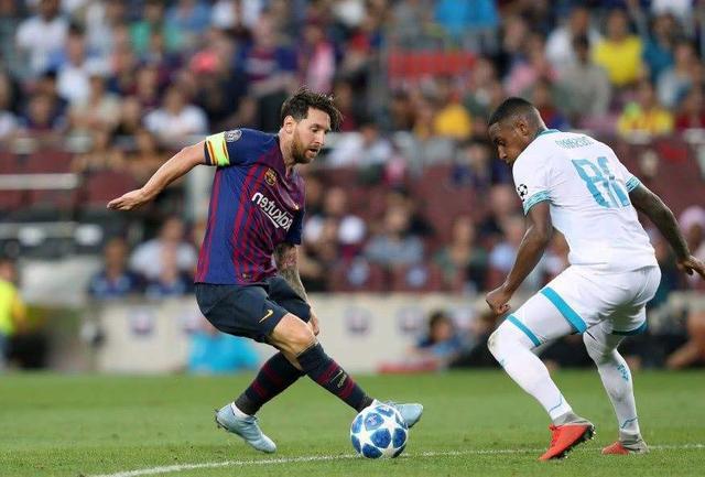 大罗错失单刀,大罗被犯规过人