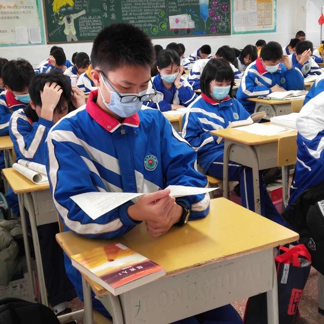 芳菲四月天书香满校园,芳菲四月天书香满校园黑板报