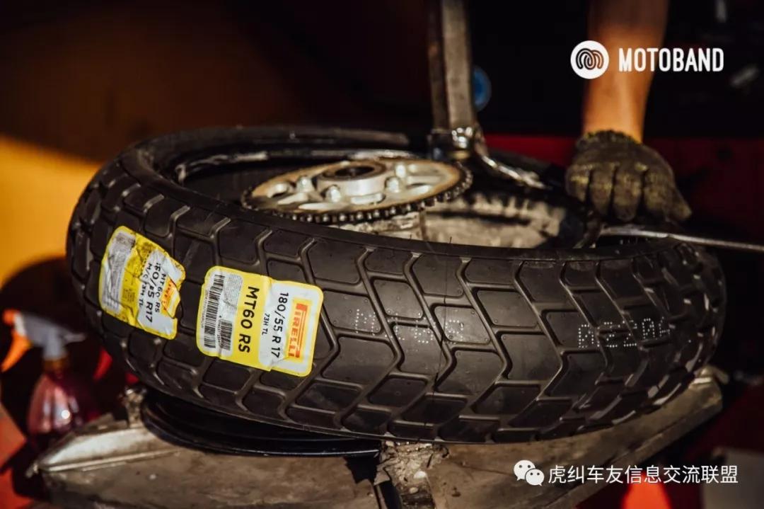 贝纳利幼狮500辐条轮爆胎,贝纳利幼狮500公路版改牌照架