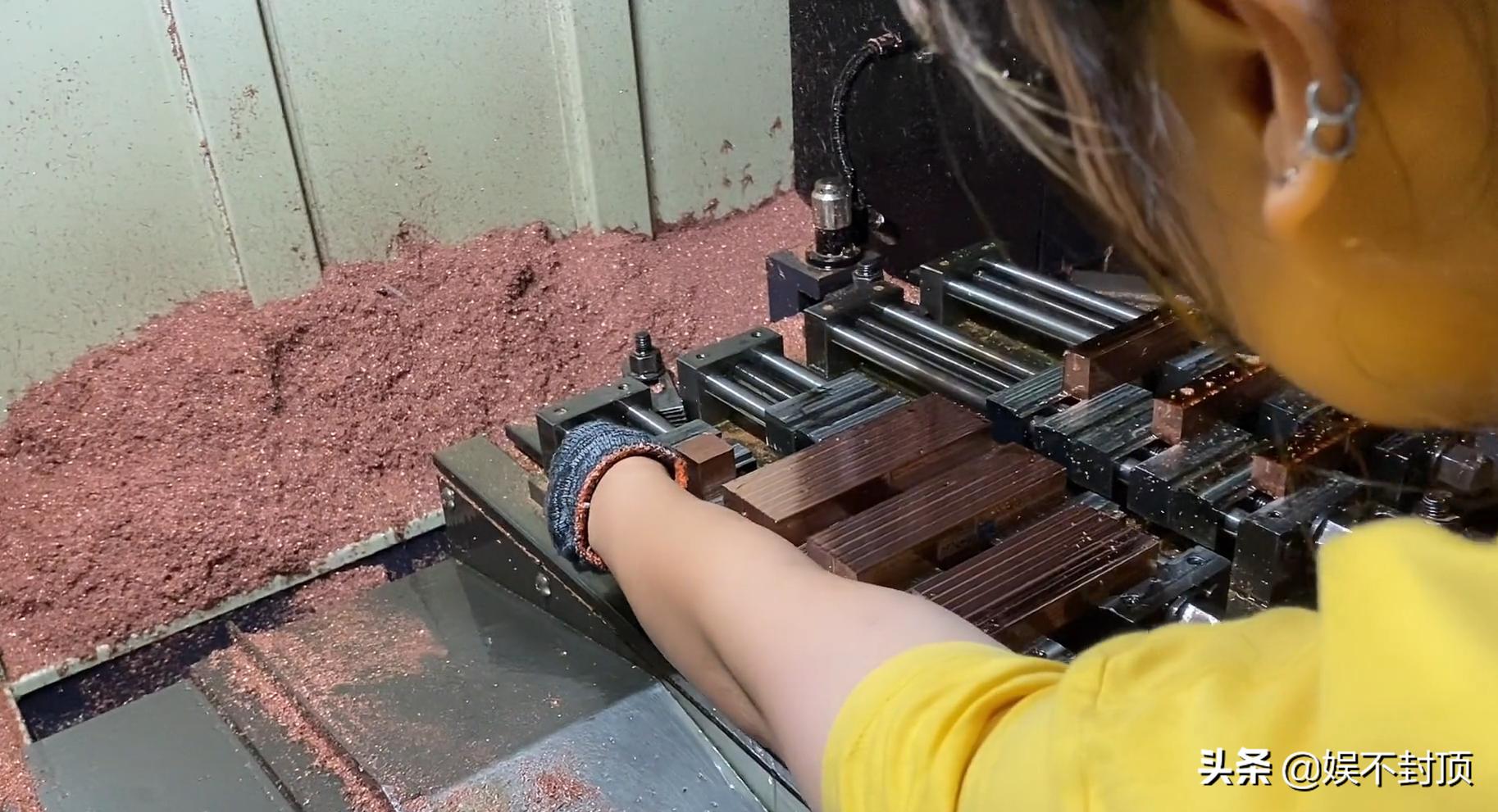 模具师傅多少工资2008年,招聘拉丝模具师傅8000