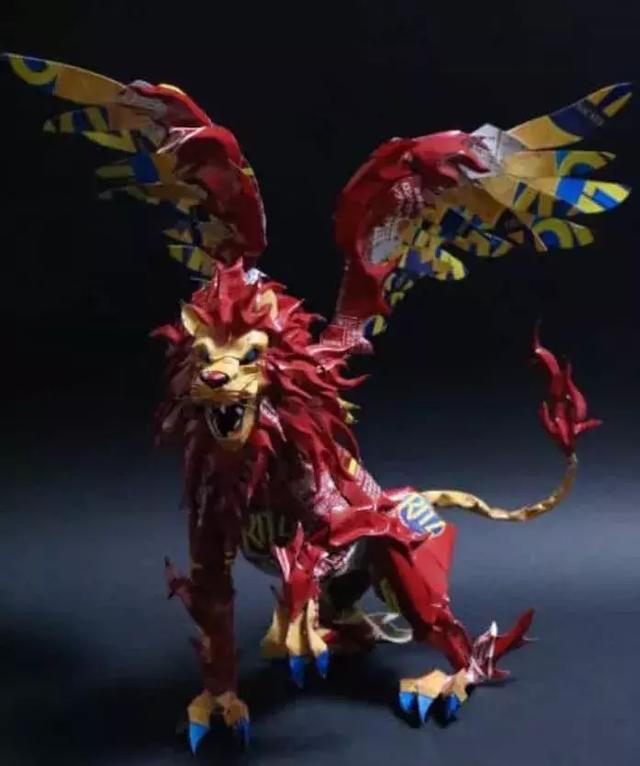 日本小哥自称“空箱职人”，靠着废纸盒办展览