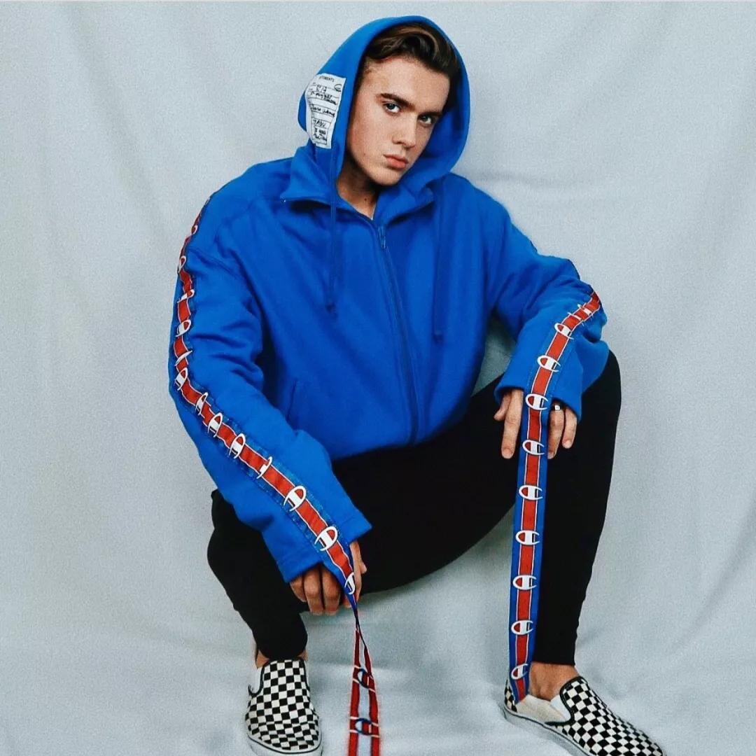 versacejeans值得买吗,versacejeans上海店地址