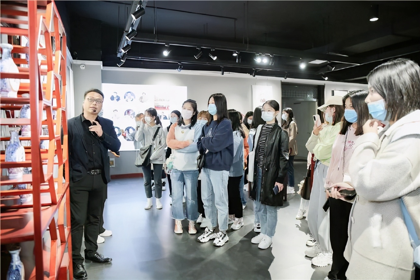 又有这么多小姐姐来到万茗堂，他们所为何事？