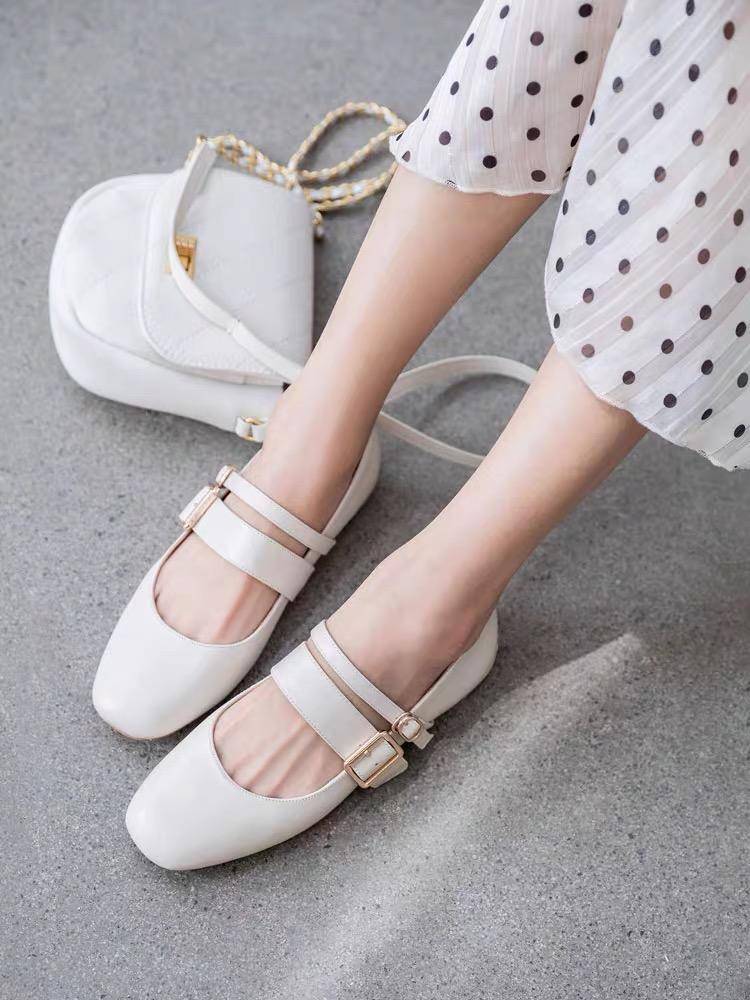 圆头港风休闲皮鞋百搭,圆头小皮鞋英伦风穿搭