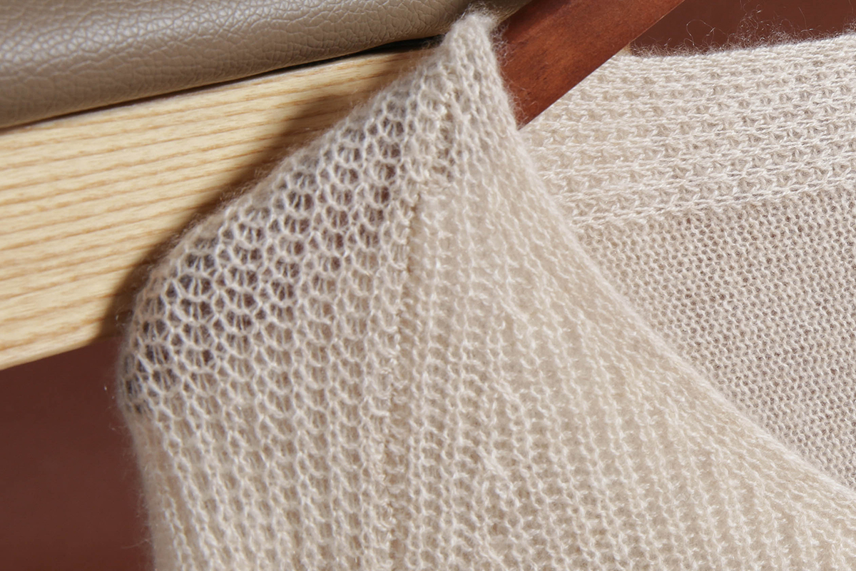 我买的羊绒衫会起球是不是假的？