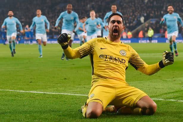 我有一个特别喜欢的老师,一个喜欢足球的体育老师