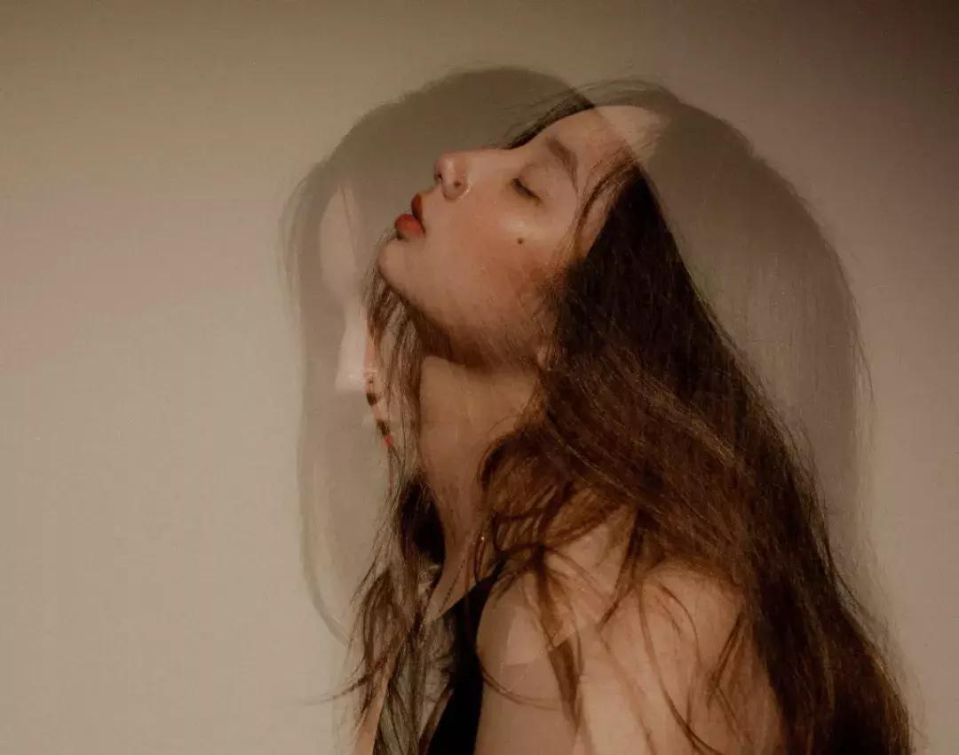 面对被自己伤害的人应怎么说,遇到受虐者该怎么办