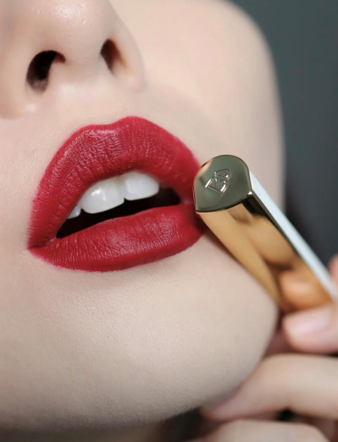 秋冬想要大女人风的优雅，我劝你涂这几支口红，高级与洋气你都有