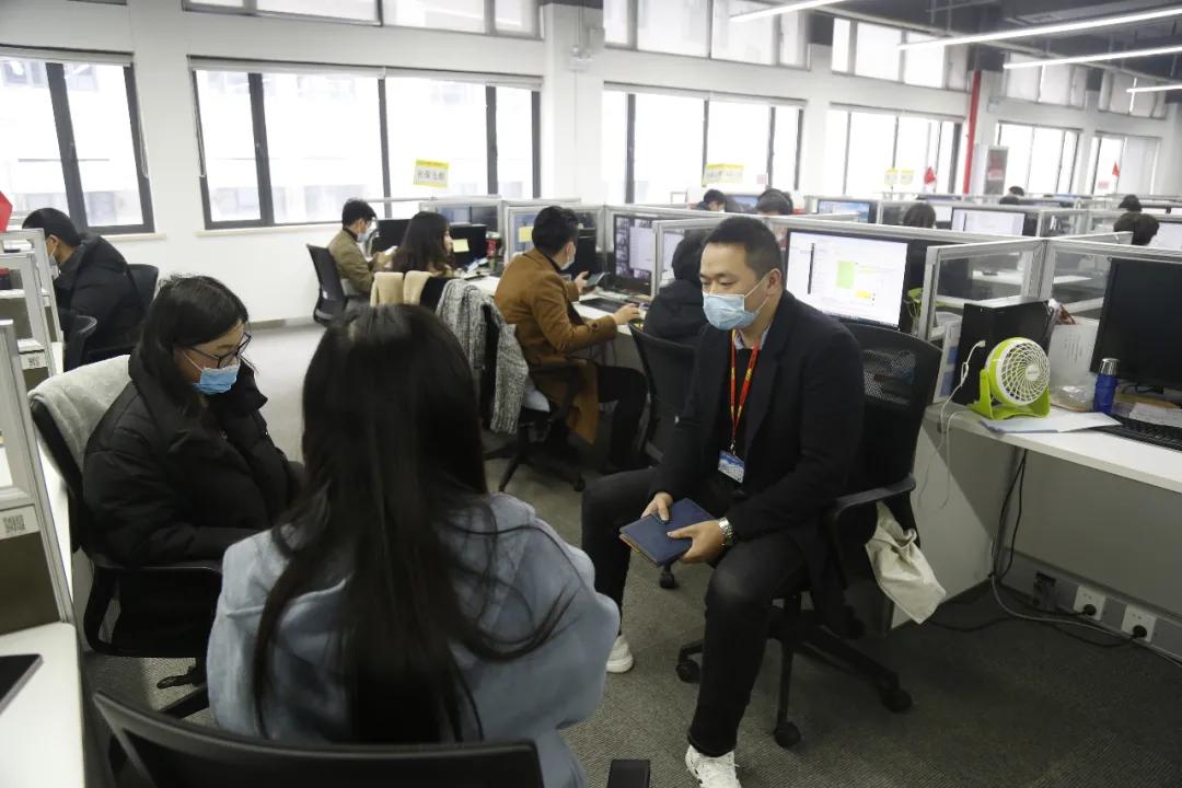 「我爱你,纳杰」“您的满意,我的追求!”