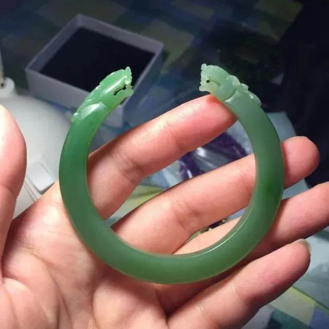 网上纳米修复玉镯断裂是真是假,玉镯没磕碰突然断裂预示着什么