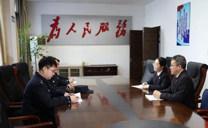 加强对偷窨井盖的违法打击,关注脚下安全