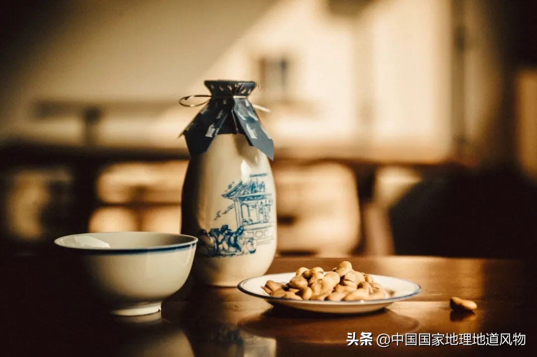 在酒缸里长大的人,泡在酒缸里的人