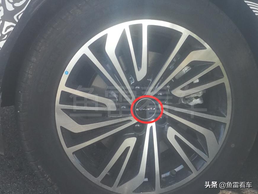 答案揭晓,竟是东风柳州全新MPV,前大灯比预想的还要出彩