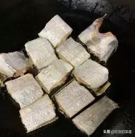 煎带鱼不粘锅不破皮的技巧,煎带鱼不粘锅不破皮的正确做法