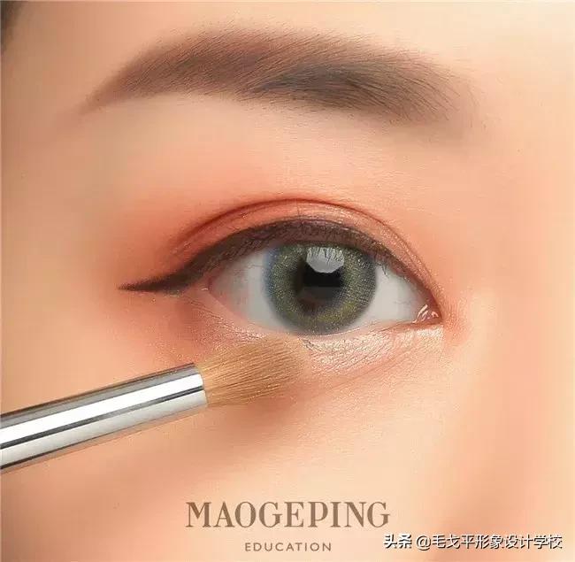 如何放大双眼眼妆效果,可以放大双眼十倍的眼妆