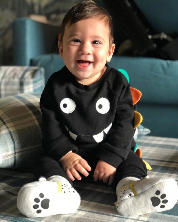 梅西暖心感人时刻,梅西和他的三儿子暖心互动