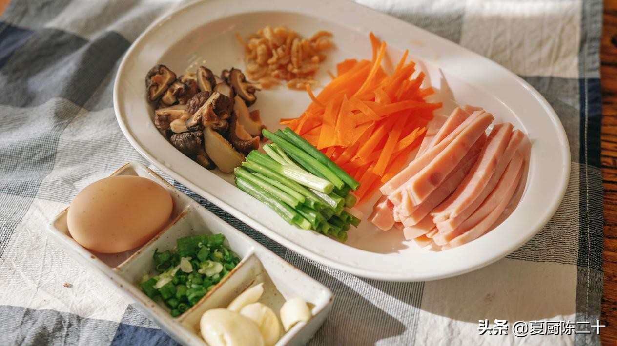 如何炒粉丝松散不粘成一团,炒粉丝很硬是怎么回事