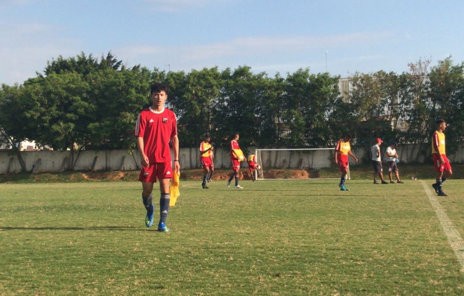 在巴西青训的中国人,日本在巴西踢球的少年