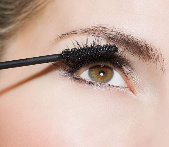 睫毛膏正确刷法,这样刷卷翘没有苍蝇腿