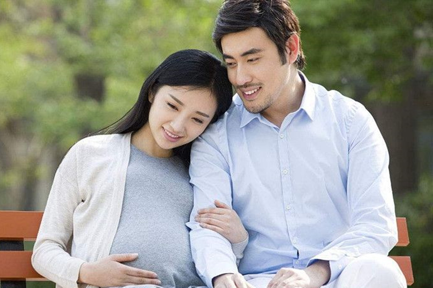 四个月胎儿踹肚子特别疼,胎儿老是踹肋骨什么原因