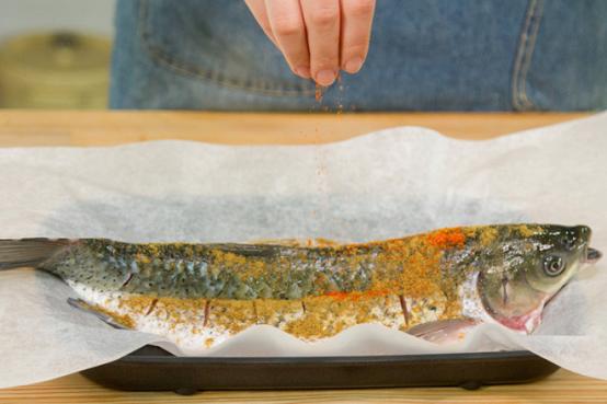 纸包鱼葱香浓郁,纸包鱼茂名