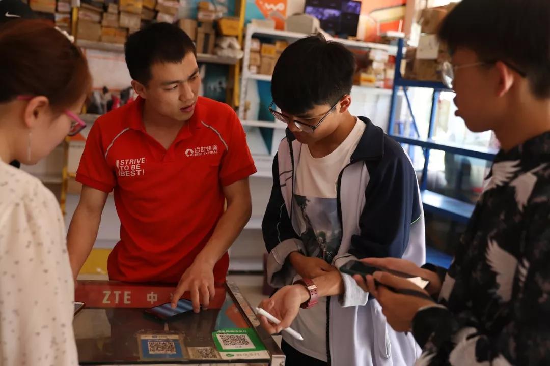 这里有年入200万的陪读和日入3万的代购？千万包裹真实还原“亚洲最大高考工厂”