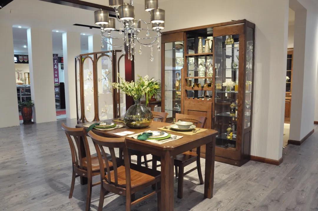 餐桌实木质感,实木餐桌900*1800