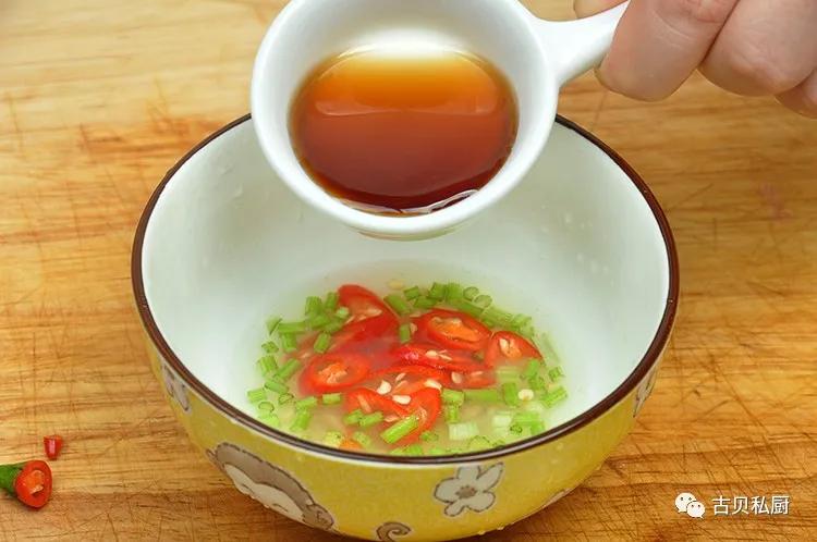 泰式酸辣柠檬鲈鱼,泰国菜柠香蒸鲈鱼