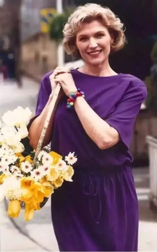 60岁拍裸照,惊艳T台,培养出身价200亿儿子:年龄从来不是问题