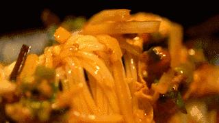 去柳州嗦一碗柳州螺蛳粉,正宗柳州特色美食螺蛳粉酸辣鲜香