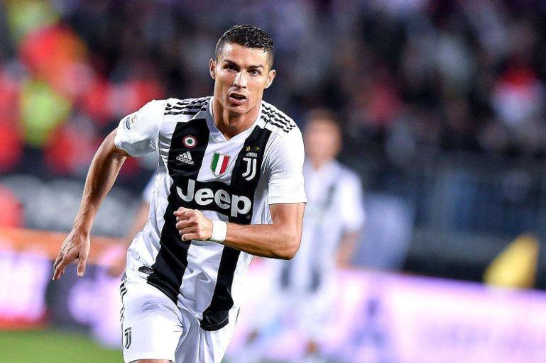 足坛现役十大右脚球星,足坛最佳球员左脚右脚