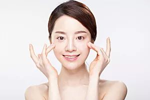 男人脸上长黑斑是什么原因引起,长期喝酒脸上长黑斑什么原因