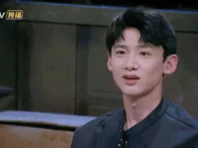 春运车站滞留百万人,春运车厢最多挤多少人