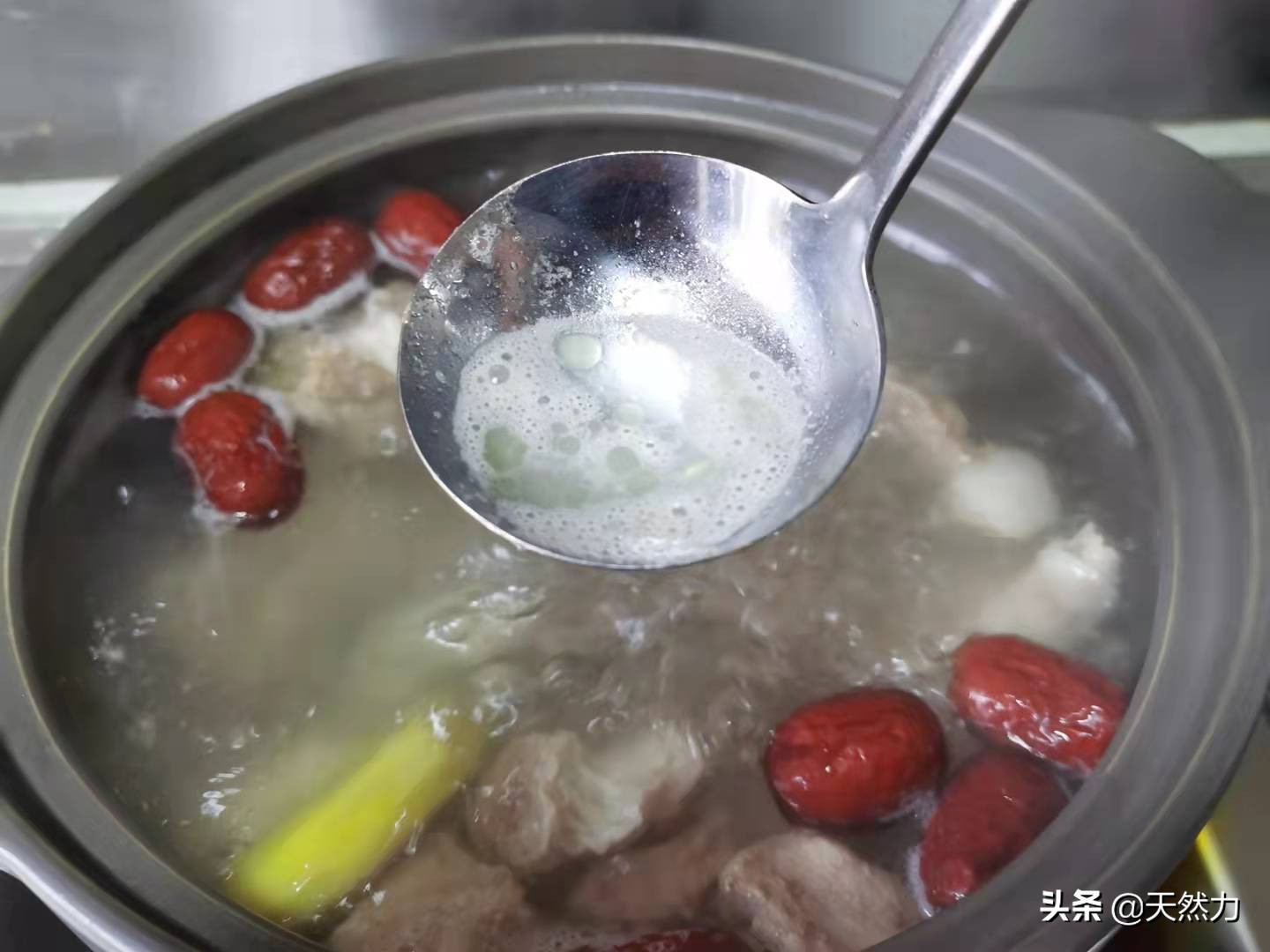 广东板栗骨头汤的做法,排骨靓汤家常煲汤大全