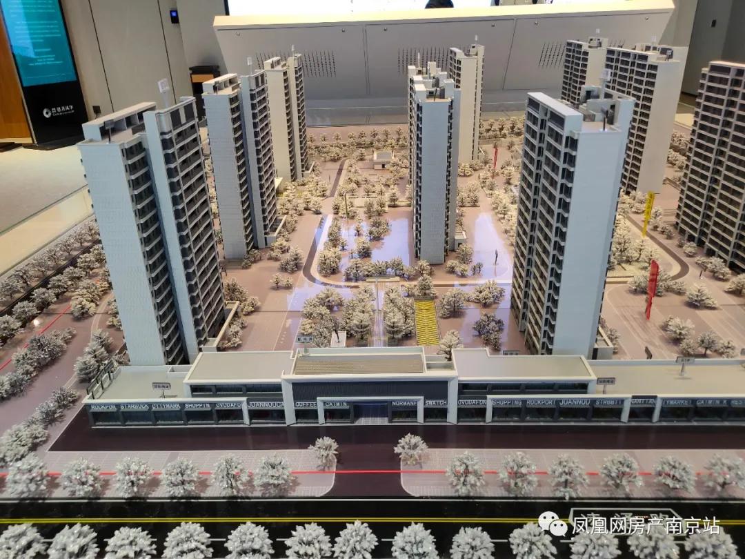 小区的开心农场,小区住户在院内玩开心农场