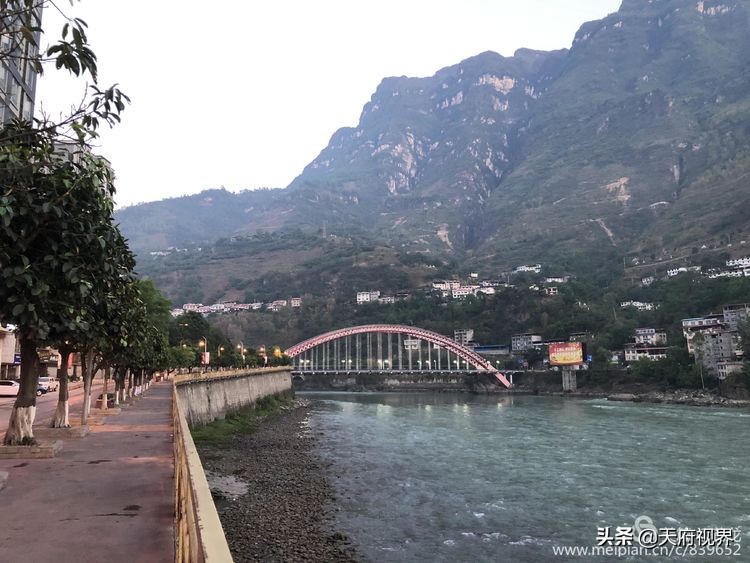 中国百慕大黑竹沟了解一下,穿越黑竹沟揭秘中国百慕大