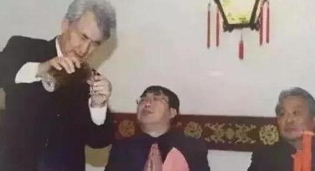 中国进世界杯聂卫平开茅台,聂卫平送中国足球酒