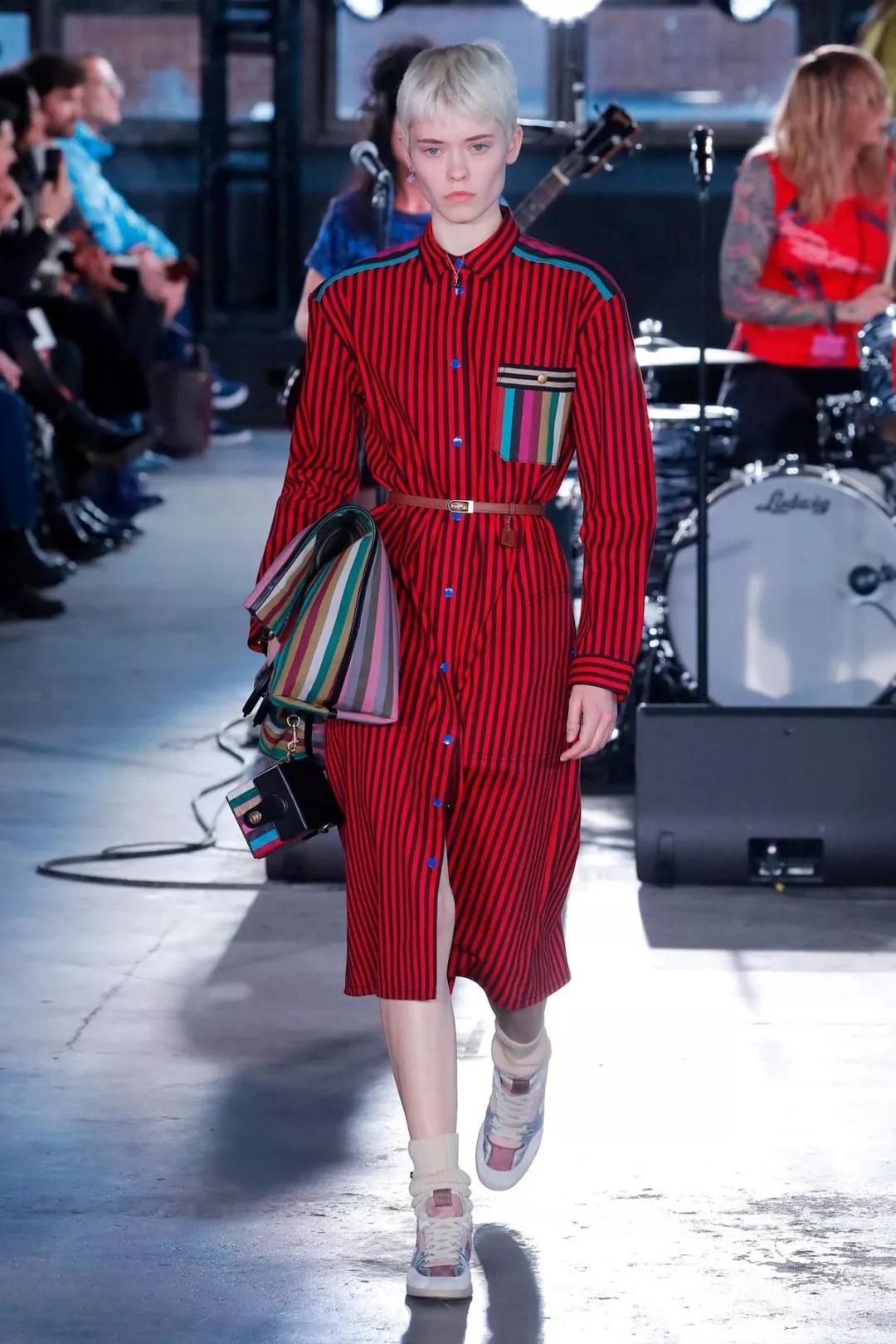 等疫情过后穿上漂亮的衣服,等疫情过后去赏花