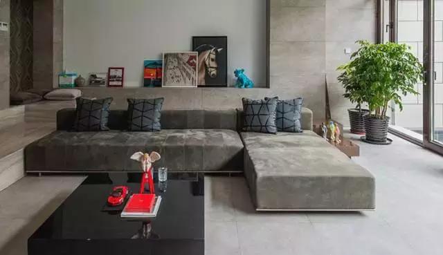 上海买房没钱装修小伙,上海24岁小伙房子装修