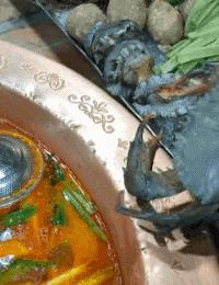 在楼梯上摔倒的搞笑视频,楼梯上摔下来搞笑图片