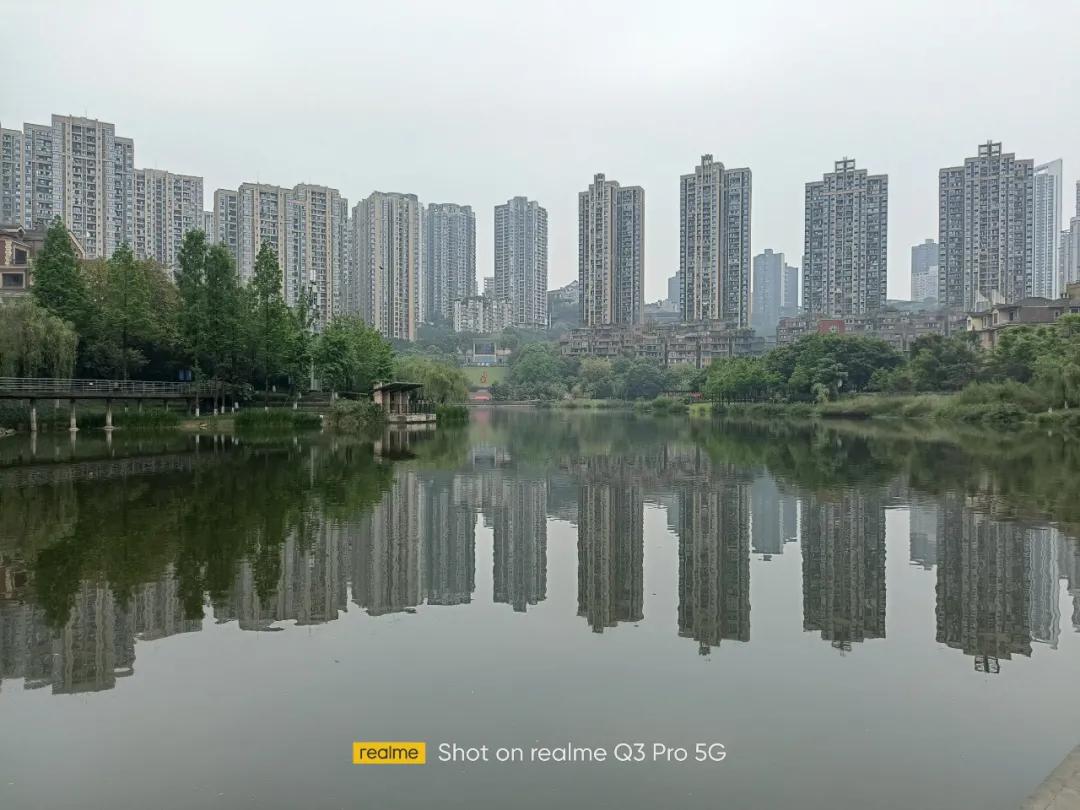 realmeq3是一款直面屏手机吗,realme最具性价比的千元机