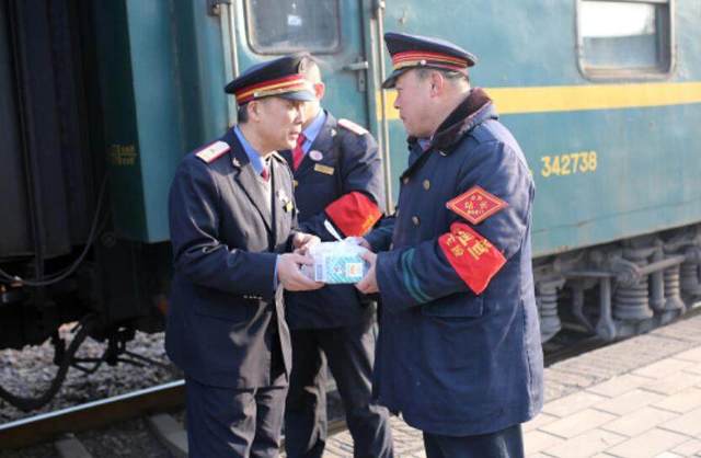 中国最远最便宜的一趟火车,中国最慢的火车最低票价2元