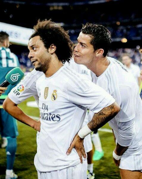 这是“真爱”,C罗晒帅气写真,前皇马队友怼C罗,球迷:好基友